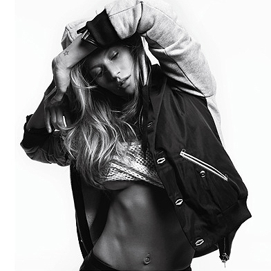 Gisele Bündchen faz topless em ensaio para a V Magazine