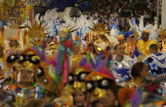 Unidos do Peruche festeja 100 Anos do Theatro Municipal para a avenida