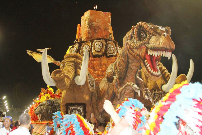 Águia de Ouro bota fogo no Sambódromo de São Paulo com Valeska Popozuda como Rainha