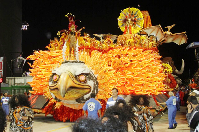 Águia de Ouro bota fogo no Sambódromo de São Paulo com Valeska Popozuda como Rainha