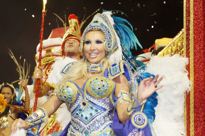 Águia de Ouro bota fogo no Sambódromo de São Paulo com Valeska Popozuda como Rainha