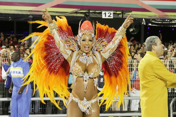 Águia de Ouro bota fogo no Sambódromo de São Paulo com Valeska Popozuda como Rainha