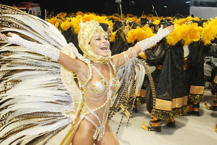 Gaviões da Fiel desfila o carnaval árabe e tem Sabrina Sato como musa