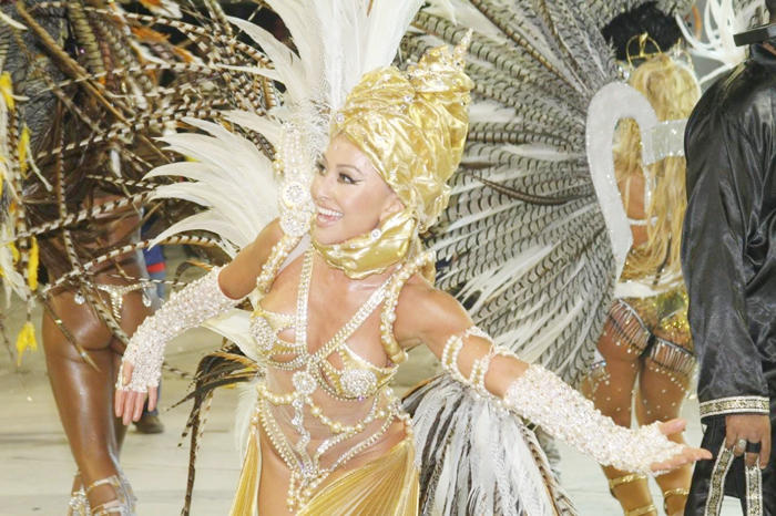Gaviões da Fiel desfila o carnaval árabe e tem Sabrina Sato como musa