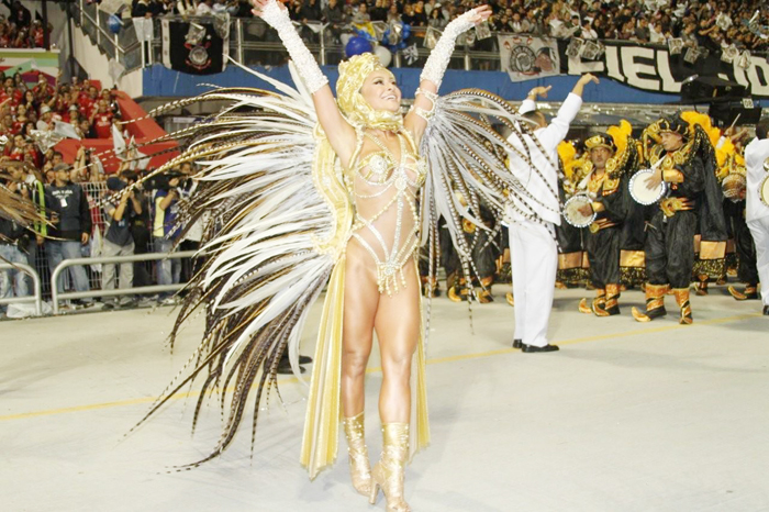 Gaviões da Fiel desfila o carnaval árabe e tem Sabrina Sato como musa