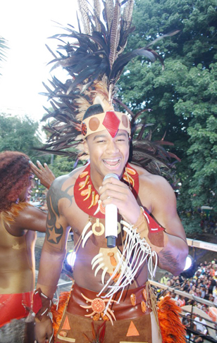 Léo também já cantou no Carnaval vestido de Deus do Mar