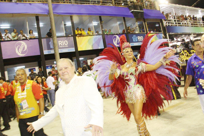 Com Luiza Brunet, Imperatriz leva a medicina para a avenida