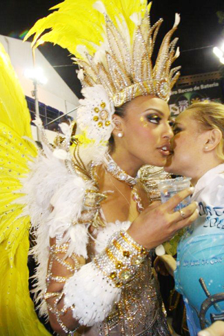 Sheron Menezes, a rainha de bateria da Portela