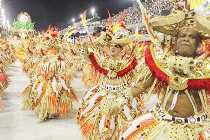 Mocidade desfila falando sobre as festas da agricultura