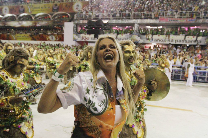 Mocidade desfila falando sobre as festas da agricultura