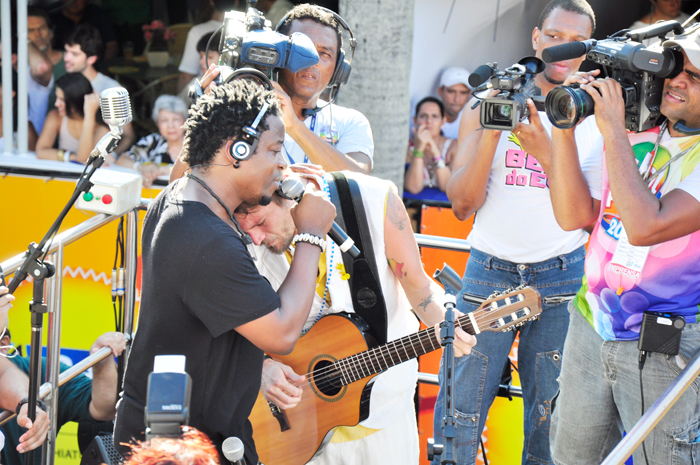 Saulo Fernandes fez dueto com o camaronês Blick Bassy