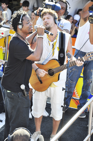 Saulo Fernandes se emocionou no último dia de folia 