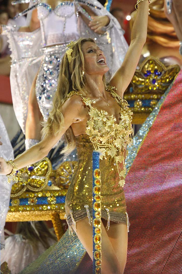 As melhores fotos de Gisele Bündchen no Carnaval da Vila Isabel!