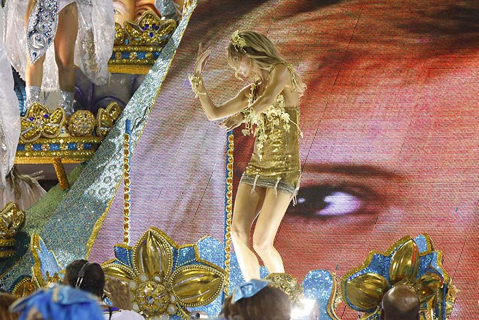 As melhores fotos de Gisele Bündchen no Carnaval da Vila Isabel!