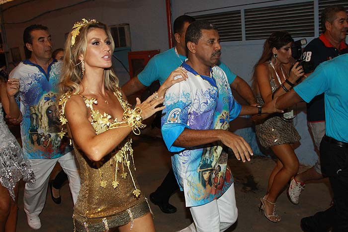 As melhores fotos de Gisele Bündchen no Carnaval da Vila Isabel!