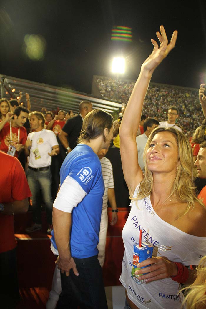 As melhores fotos de Gisele Bündchen no Carnaval da Vila Isabel!