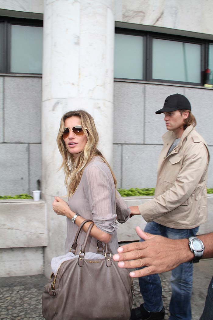 Gisele Bundchen e Tom Brady chegando ao Brasil para o Carnaval