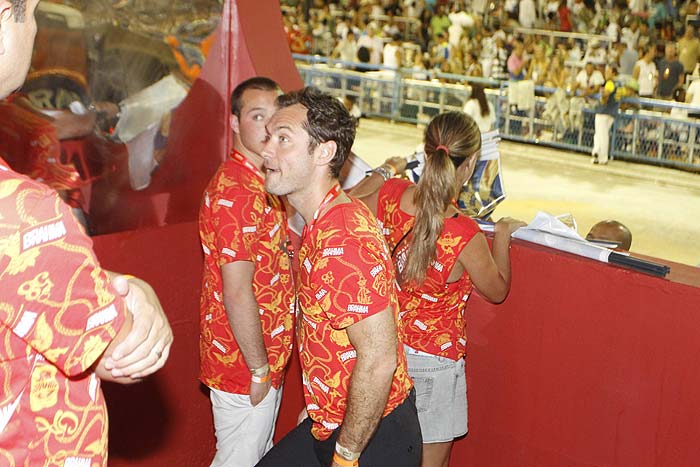 As melhores fotos de de Jude Law no Carnaval do Rio de Janeiro