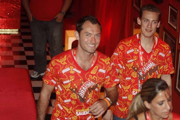 As melhores fotos de de Jude Law no Carnaval do Rio de Janeiro