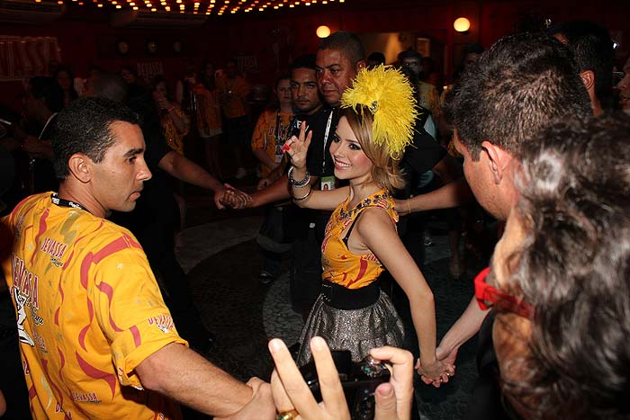 As melhores fotos de Sandy no camarote Devassa do Carnaval do Rio de Janeiro