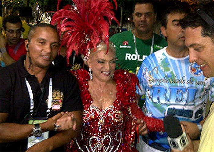 As melhores fotos de Hebe Camargo no Carnaval do Rio e Salvador - Desfile da Beija Flor