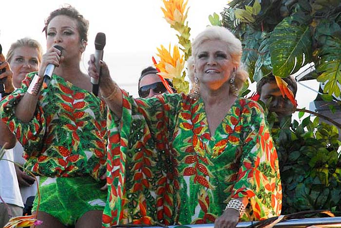 As melhores fotos de Hebe Camargo no Carnaval de Salvador - Aniversário no trio elétrico de Claudia leitte