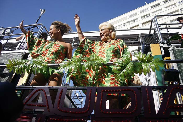 As melhores fotos de Hebe Camargo no Carnaval de Salvador - Aniversário no trio elétrico de Claudia leitte