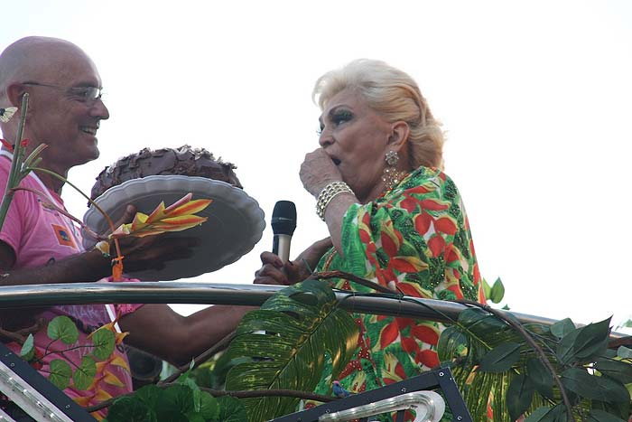 As melhores fotos de Hebe Camargo no Carnaval de Salvador - Aniversário no trio elétrico de Claudia leitte