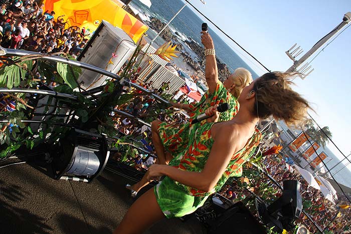 As melhores fotos de Hebe Camargo no Carnaval de Salvador - Aniversário no trio elétrico de Claudia leitte