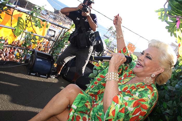 As melhores fotos de Hebe Camargo no Carnaval de Salvador - Aniversário no trio elétrico de Claudia leitte