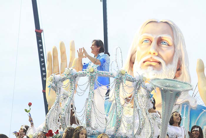 Roberto Carlos no desfile da Beija Flor