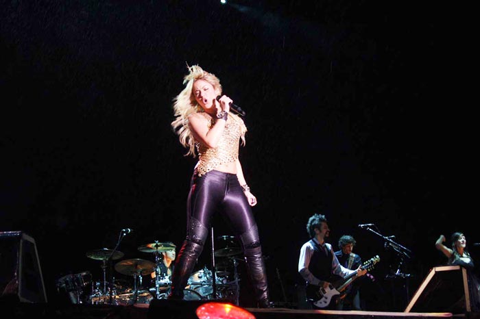 Shakira se apresentou em São Paulo, na noite de sábado (19)