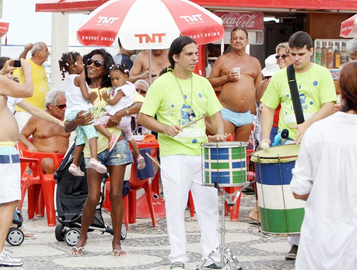 Jornalista assistiu a apresentação de rua de um grupo de ritmistas