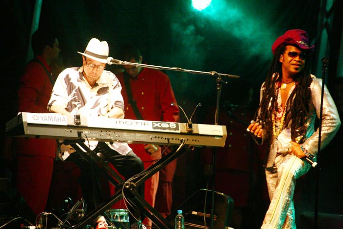 Carlinhos Brown animou a festa 