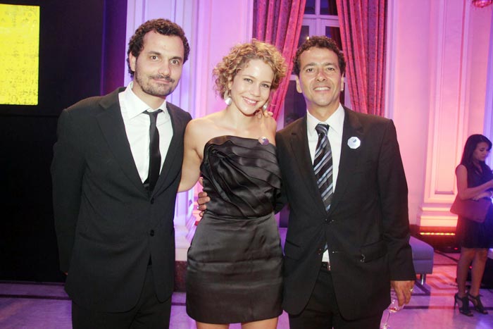 Ale Youssef, Leandra Leal e Marcos Palmeira posaram juntos para as fotos