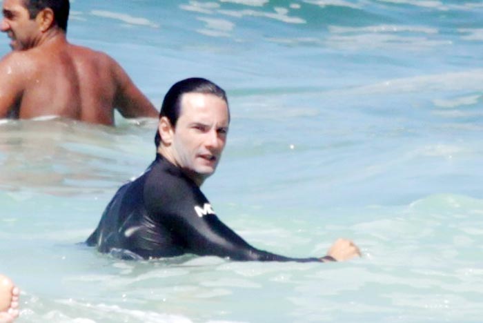 Rodrigo Santoro pegou onda em praia carioca