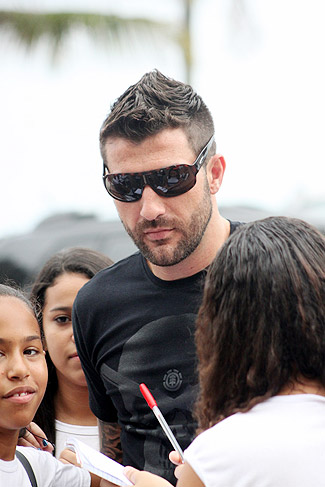 Cristiano foi fotografado enquanto chegava no hotel da Barra da Tijuca 