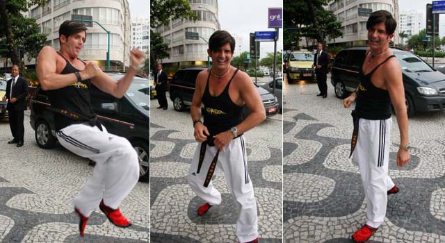 Dr. Robert Rey joga capoeira pelas ruas do Rio AGNews O Fuxico