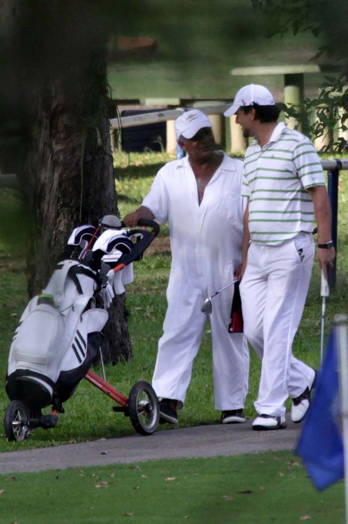 Rodrigo Lombardi joga golfe, no Rio de Janeiro