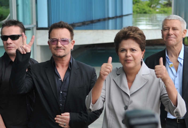 Dilma recebe o líder e vocalista da banda irlandesa U2, Bono Vox