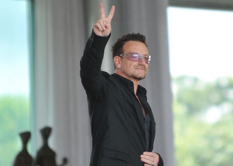 Dilma recebe o líder e vocalista da banda irlandesa U2, Bono Vox