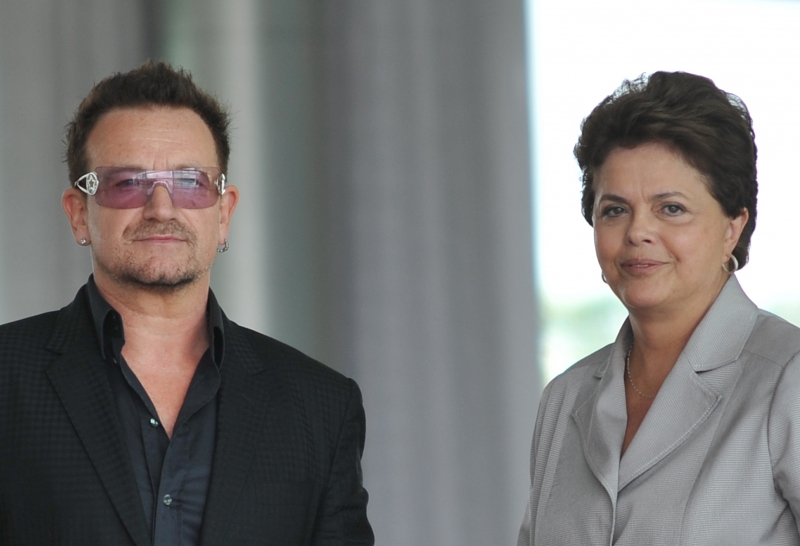 Dilma recebe o líder e vocalista da banda irlandesa U2, Bono Vox