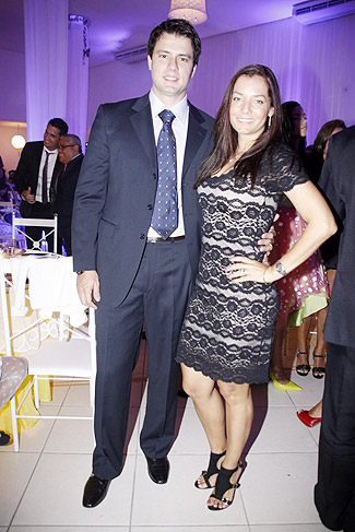 Atriz Mônica Carvalho e o marido