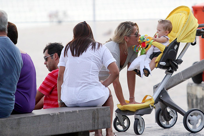 Adriane Galisteu passeou com Vittorio