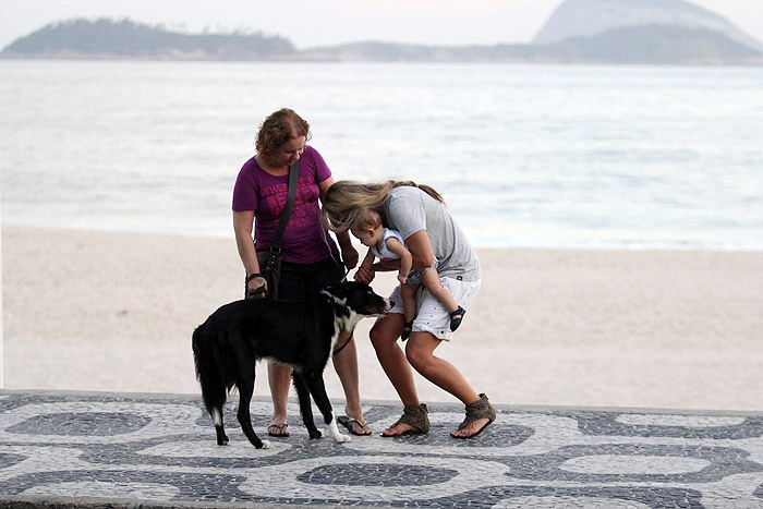 Adriane passou a mão de Vittorio no cachorro