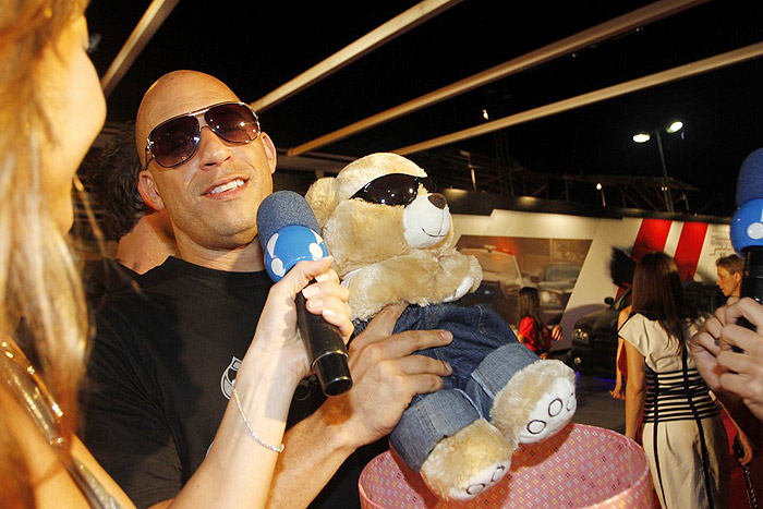 Vin Diesel é entrevistado por Sabrina Sato