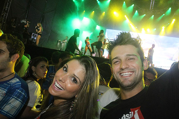 O casal de ex-BBBs Flávia Viana e Fernando