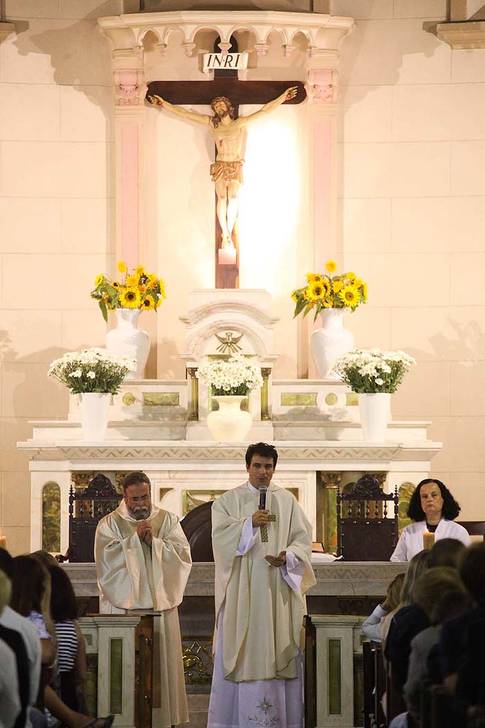 Padre Juarez de Castro, que rezou a missa de 7o. dia de Ana Paula