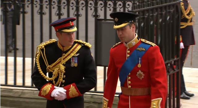 Príncipe William chega à abadia de Westminster