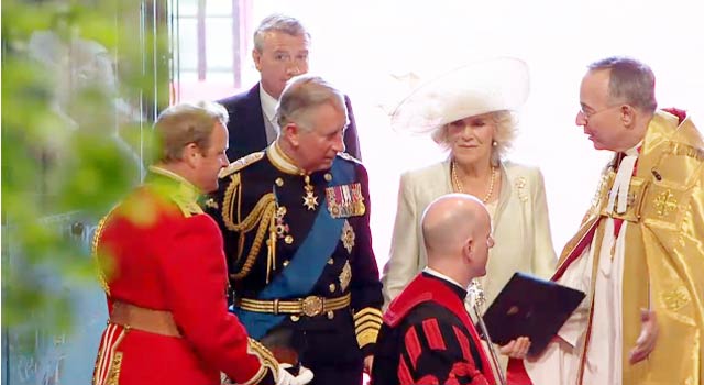 Príncipe Charles chega à abadia de Westminster OFuxico